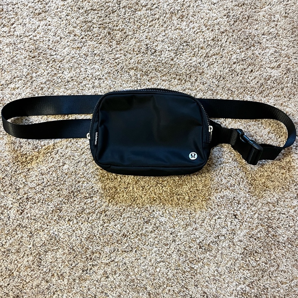 lululemon belt bag 2L